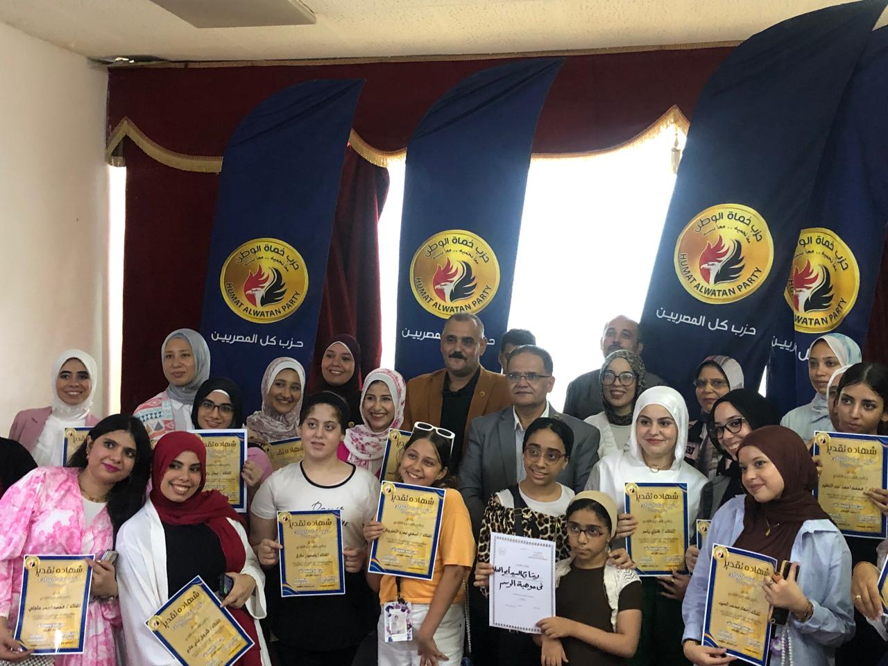 حزب حماه الوطن امانة ببورفؤاد ثانٍ تكرم الفنانين المشاركين في معرض "فن بلا حدود"