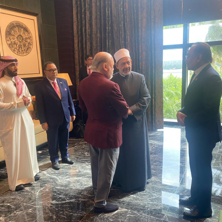 ملك ماليزيا يقطع لقاء الإمام الأكبر ورئيس وزراء ماليزيا لتوديع شيخ الأزهر قبيل عودته لماليزيا