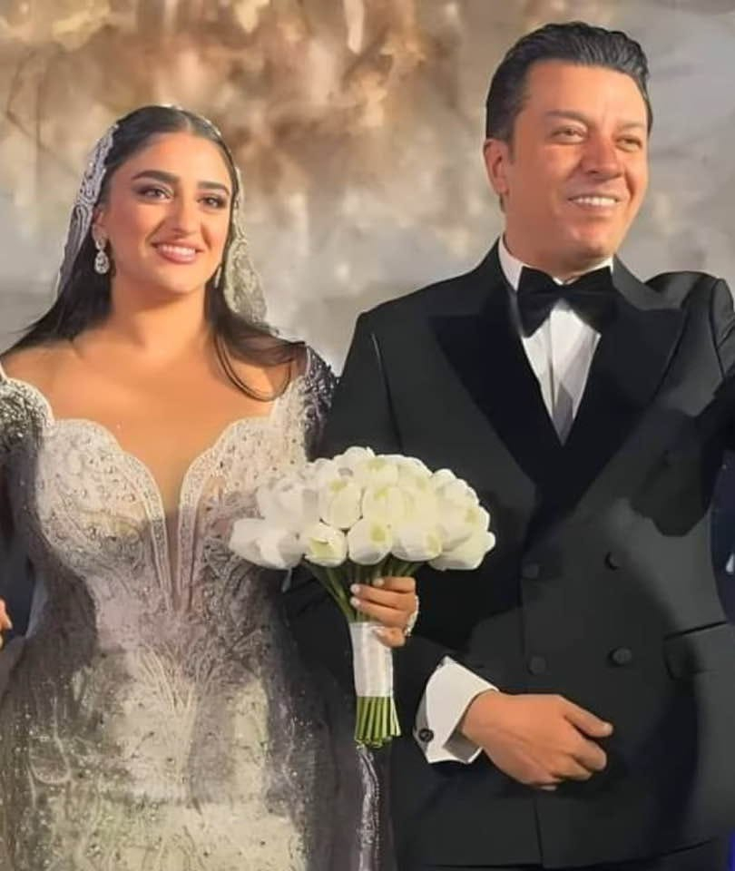 مصطفى كامل يرزق بأول حفيدة له من إبنته فرح 