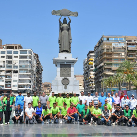 الوفود العربية المشاركة في الدورة الرياضية الأولى تجوب شوارع بورسعيد وتلتقط الصور التذكارية