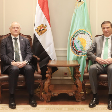 وزير الزراعة وسفير استراليا يبحثان تعزيز التعاون فى التبادل التجاري والثروة الحيوانية ونظم الري الحديث 