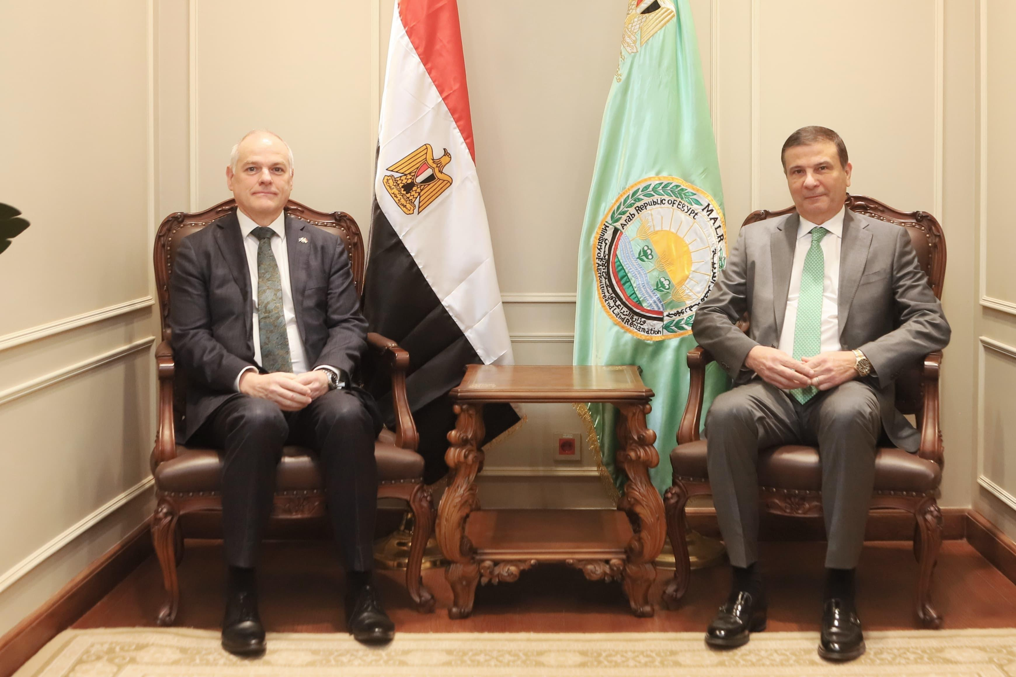 وزير الزراعة وسفير استراليا يبحثان تعزيز التعاون فى التبادل التجاري والثروة الحيوانية ونظم الري الحديث 