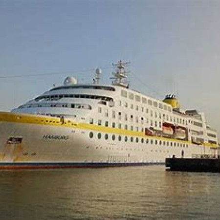 ميناء غرب بورسعيد يستقبل السفينة السياحية M.S HAMBURG لتعزيز السياحة البحرية