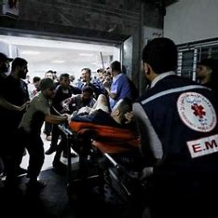 إسرائيل تقصف مستشفى المعمداني في غزة: خطوة نحو تجريد القطاع من مرافقه الطبية