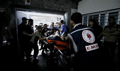 إسرائيل تقصف مستشفى المعمداني في غزة: خطوة نحو تجريد القطاع من مرافقه الطبية