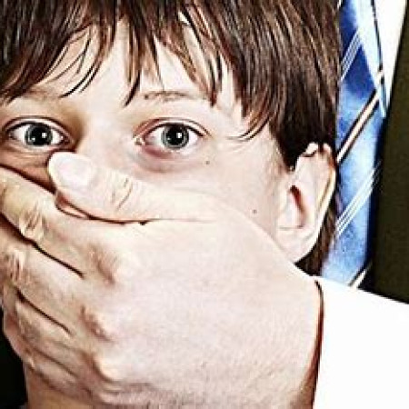 التحرش الجسدي بالأطفال: أسبابه، آثاره، وطرق الوقاية
