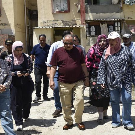 محافظ بورسعيد يتفقد حي الزهور ويوجّه بسرعة إصلاح شبكات الصرف الصحي