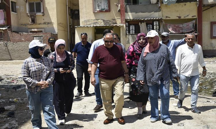 محافظ بورسعيد يتفقد حي الزهور ويوجّه بسرعة إصلاح شبكات الصرف الصحي