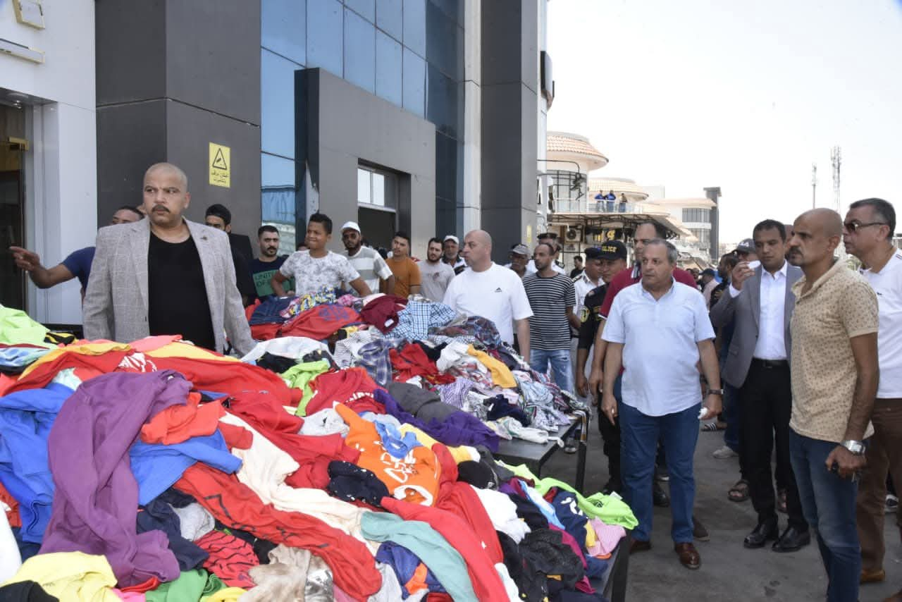 ضمن جولاته الميدانية… محافظ بورسعيد يتفقد سوق الملابس المستعملة ويشدد على الانضباط وإزالة الإشغالات