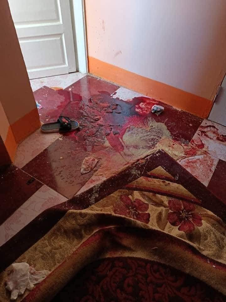 الشرطة تنجح  فى اخراج المتهم قبل الفتك به من الأهالى جريمه جرجا
