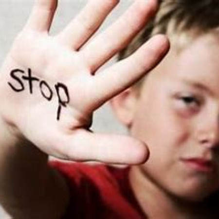 العنف الجسدي للأطفال والتنمر: أسبابه وآثاره وطرق مواجهته