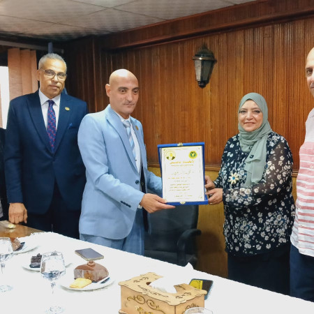 الاتحاد الوطني يكرم د.هاله سيد عبد النبى رئيس حى باب الشعريه 