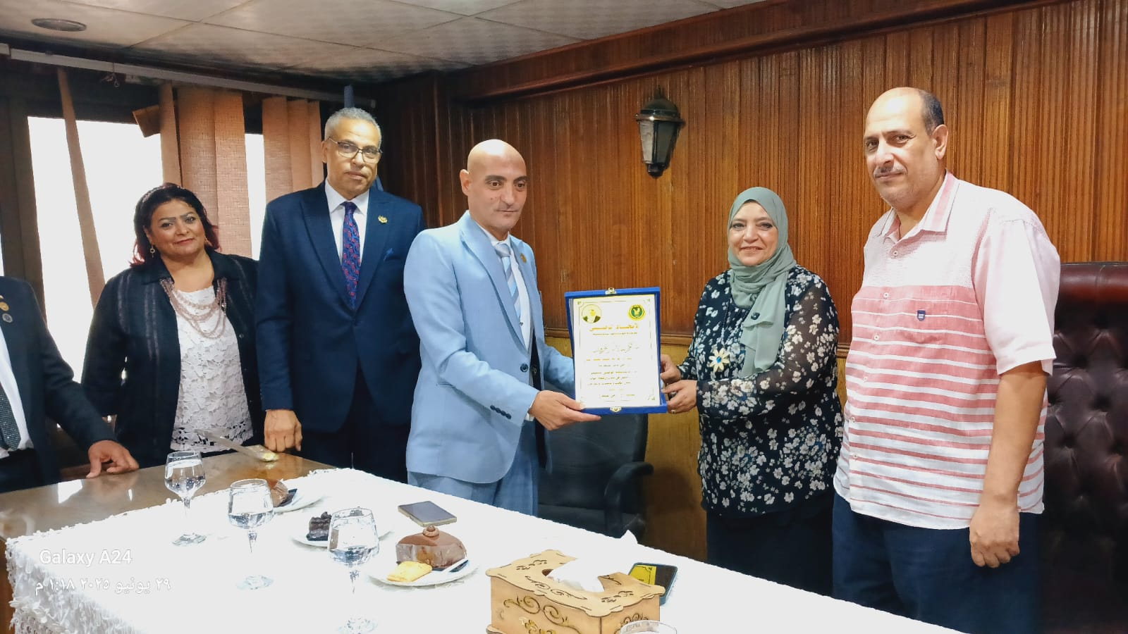 الاتحاد الوطني يكرم د.هاله سيد عبد النبى رئيس حى باب الشعريه 